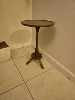 Cute Wood Side Table 