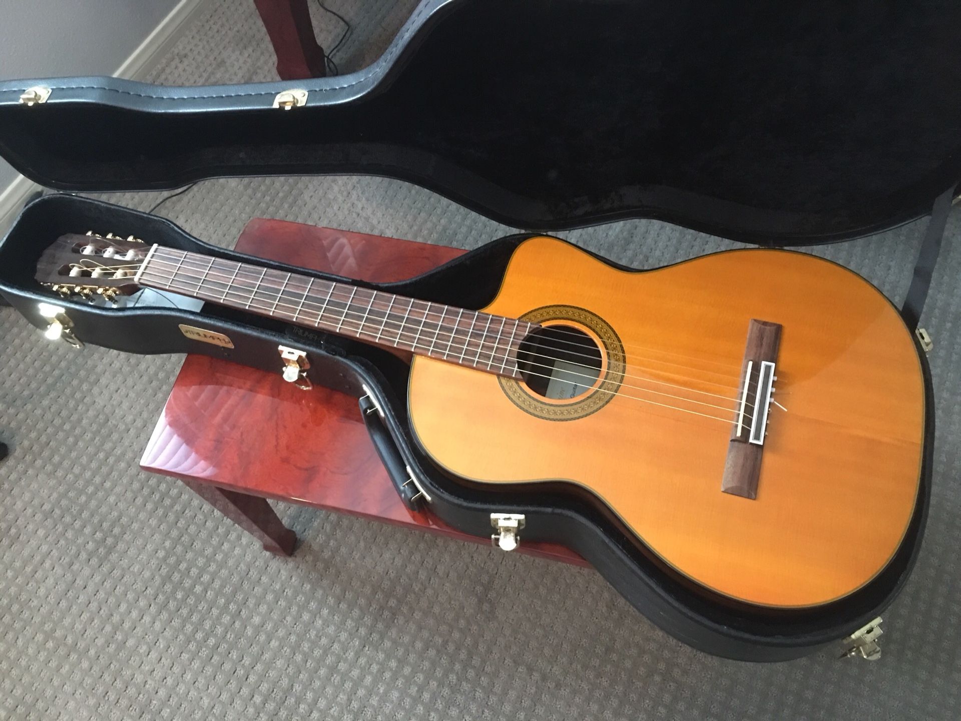 Takamine EG128SC acoustic classical guitar electric