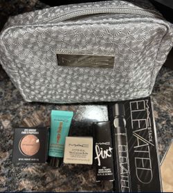 NEW MAC 5 PIECE MAKEUP SKINCARE SET IN BRANDED BAG $20 for all