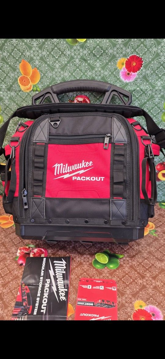MILWAUKEE
PACK OUT 15 IN. STRUCTURED TOOL BAG