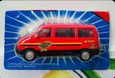 1999 Road Champs VMax Pink Van 1/43 “O” Scale $5- New in Package - Package has wear
