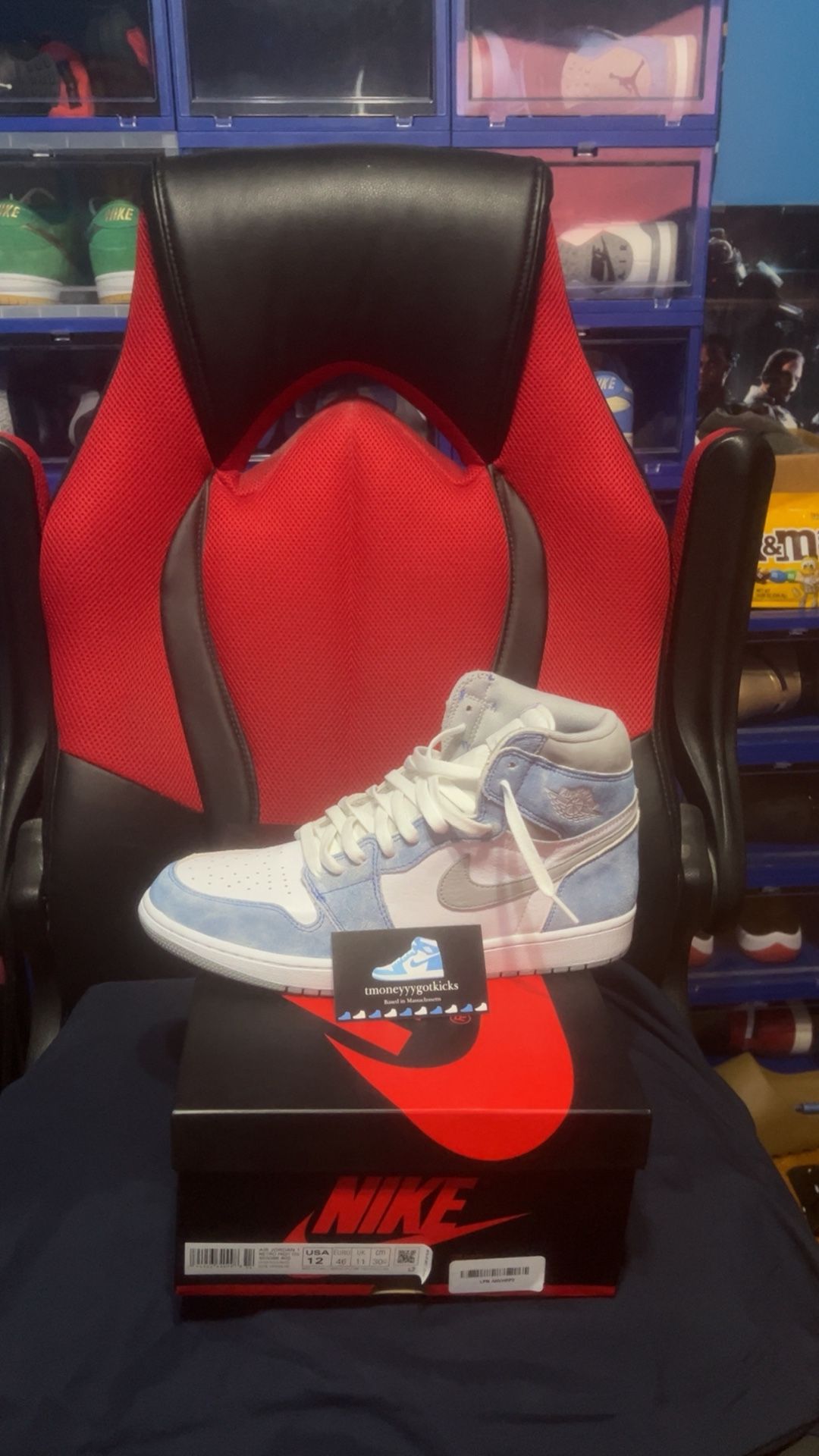 Jordan 1 Hyper Royal