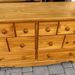 Dresser With Hutch 