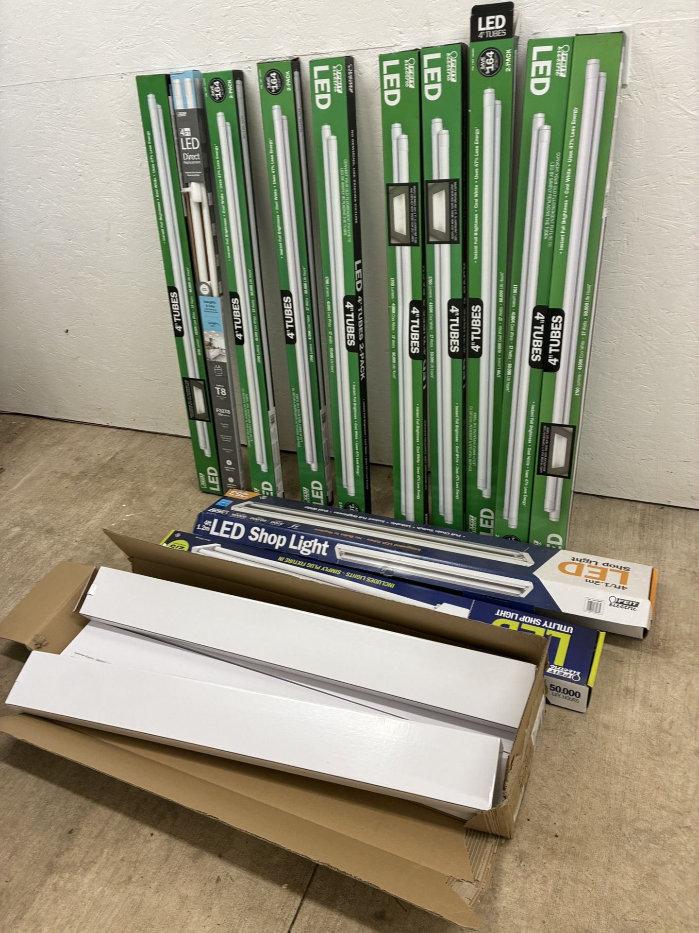 6 LED Shop Lights And Extra Bulbs