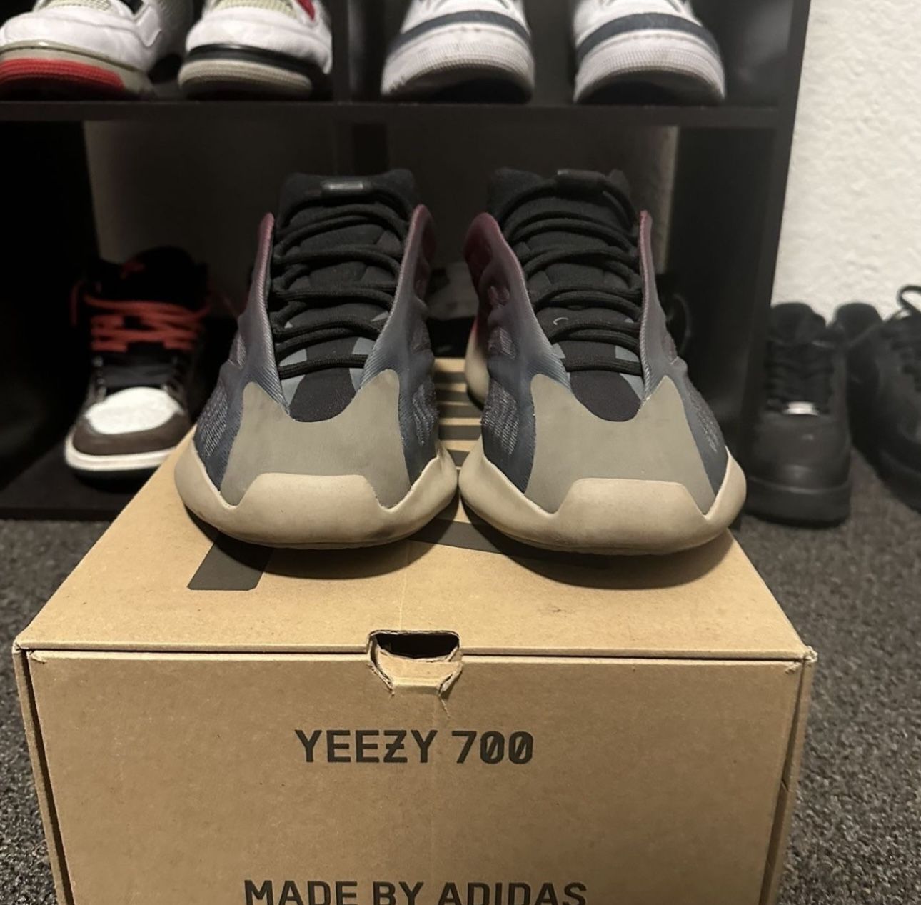 Yeezy 700 V3 Fade Carbon - www.ice4pros.com.br