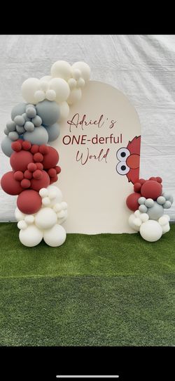 Elmo Backdrop Balloons