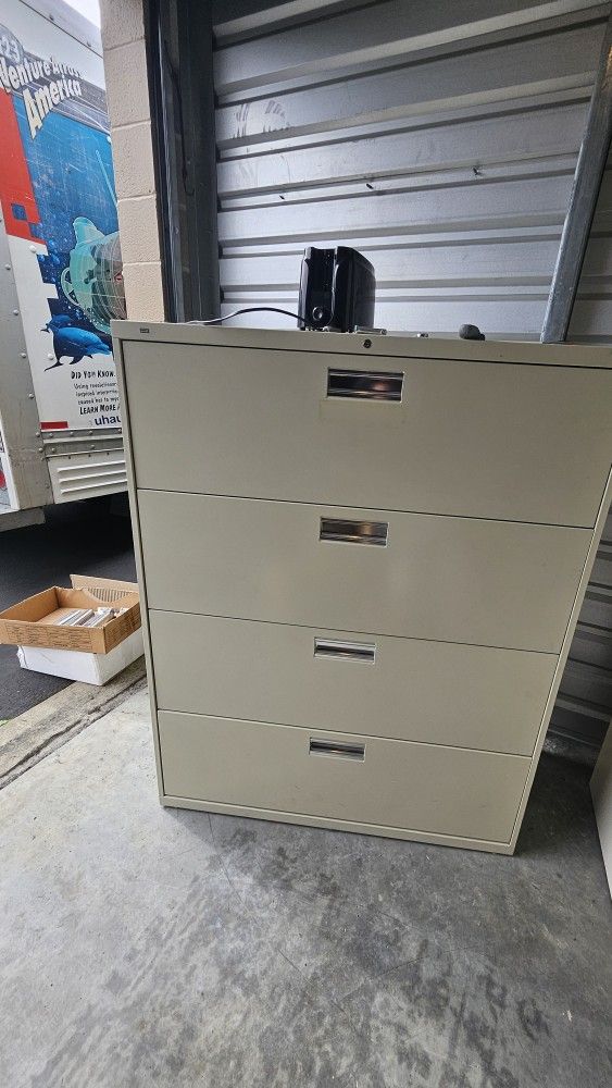Hon cabinet with 4 pull-out shelves metal key replacement needed