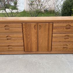 7 Drawer Wood Dresser Chest of Drawers Furniture Great Condition 
