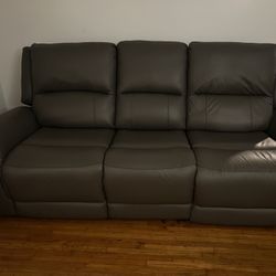 LeesWorth Power Reclining Leather Sofa And Recliner 