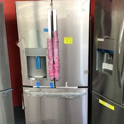 New Scratch And Dent GE 28 Cu Ft Stainless Steel French Door Fridge. 1 year Warranty 