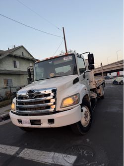 2013 HINO 268