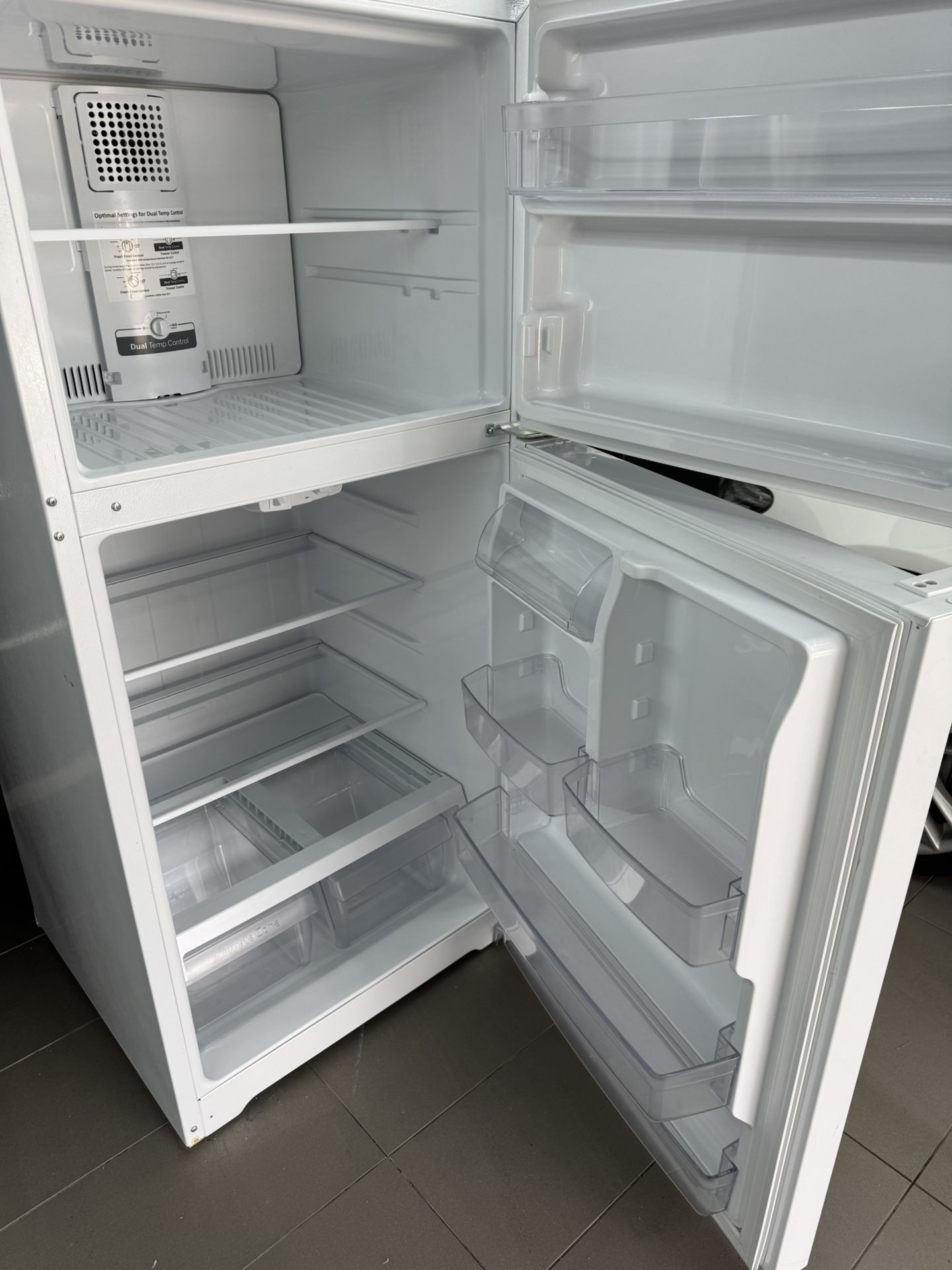 GE fridge For Sale
