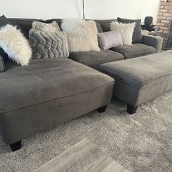Immaculate Gray Sectional W Storage Ottoman