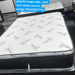 Huge sale for Mattress And Box Twin size mattress and box 150.$ full 190$ Queen 200$ king 290$. free delivery free set up 708….280….7715… cash or Zell