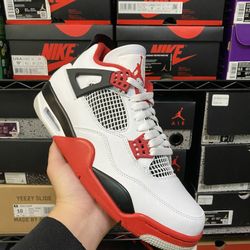 Jordan Retro 4 ‘Fire Red’ Size 9.5