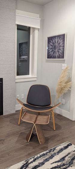 Butterfly minimal chair