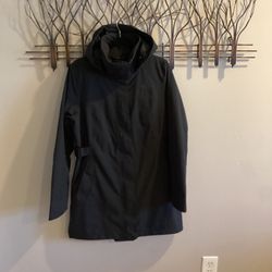 The North Face Women’s Laney Trench Raincoat (Size L)