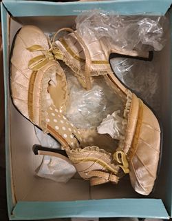 Doll Pumps Size 6