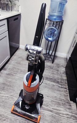 Bissell Cleanview Bagless Vacuum  with all tools,    Used-works good.   Good condition