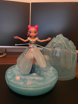 Hatchimals Crystal Flyers Starlight Idol Magical Flying Pixie Toy with Lights