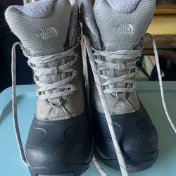 North Face Snow Boots Size 6 Woman
