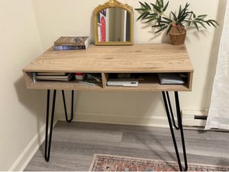 Desk with hairpin legs