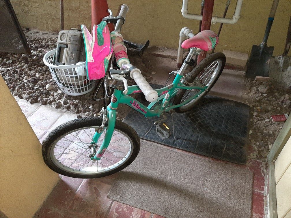 Children’s Bike hardly used