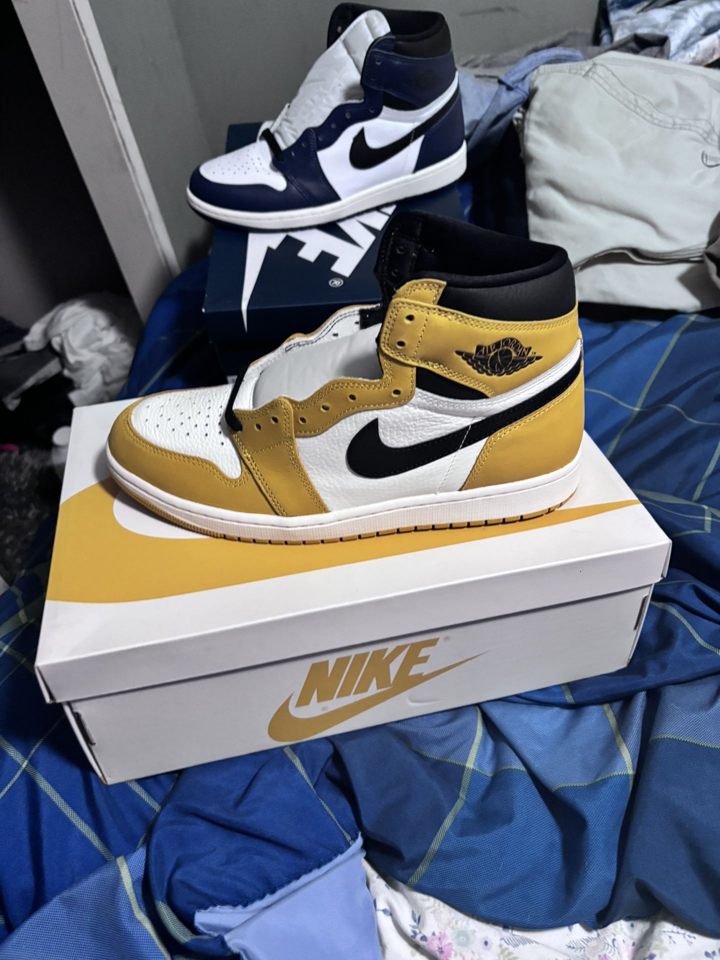 Air Jordan Retro Ones Brand New In Box Yellow And White 10.5for Men And Women 