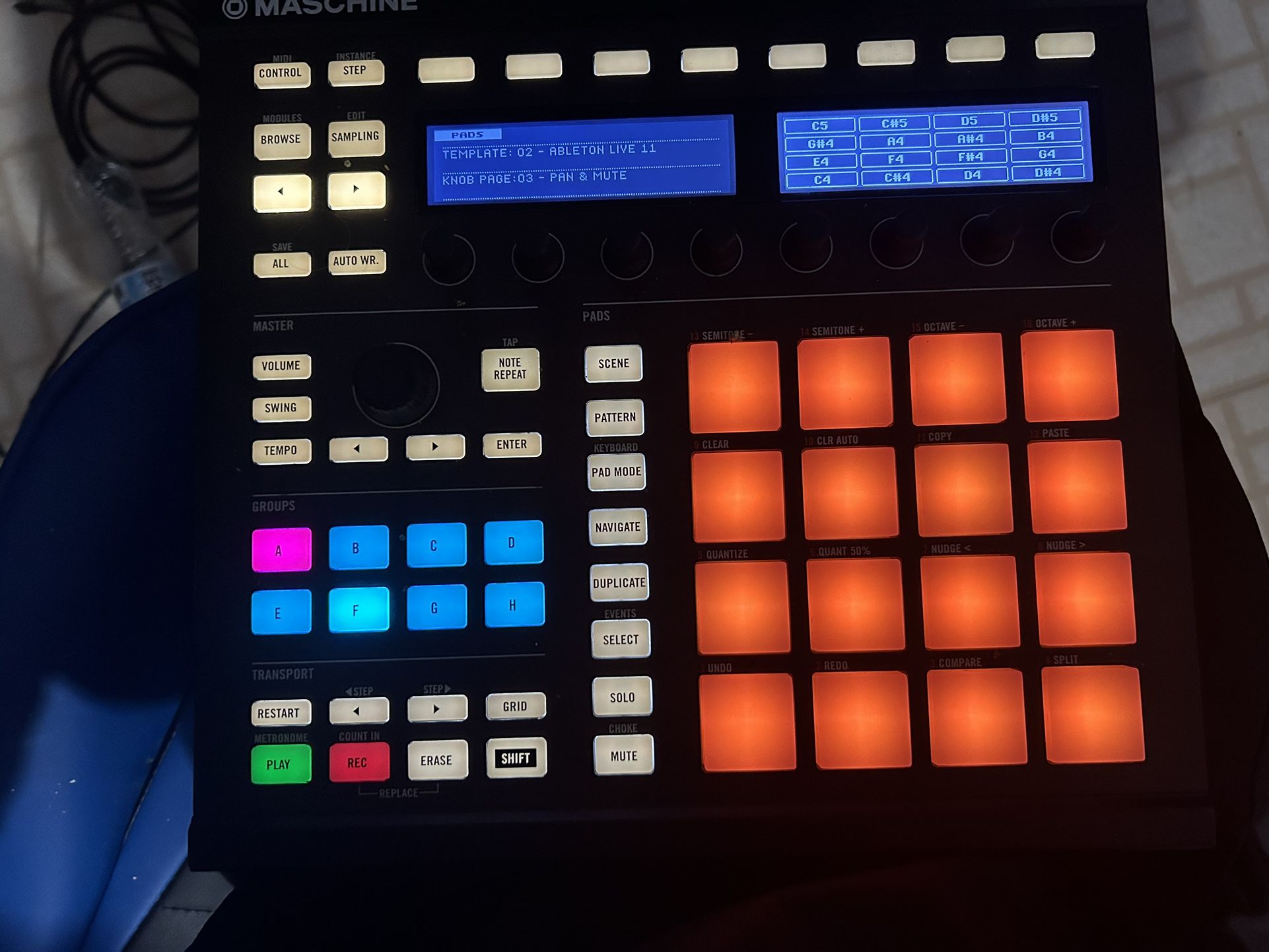 Native Instruments Maschine Mk2 with software