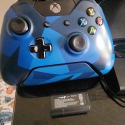 Microsoft Xbox One Wireless Controller & Charger base & battery pack
