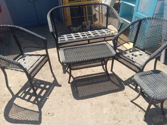 5 pieces outdoor table and chairs
