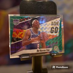 Sacramento Kings De’Aaron Fox Panini Green Refractor