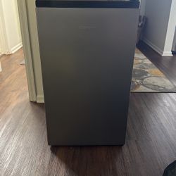 Small Dorm Room Size Fridge 