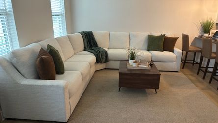 **Almost new Signature Design by Ashley Furniture