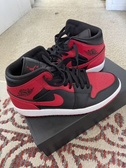 Jordan 1 Mid “Bred”