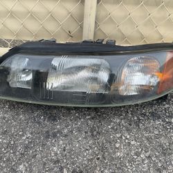 2001-2004 Volvo C70, S60, V70 Left Headlight OEM 