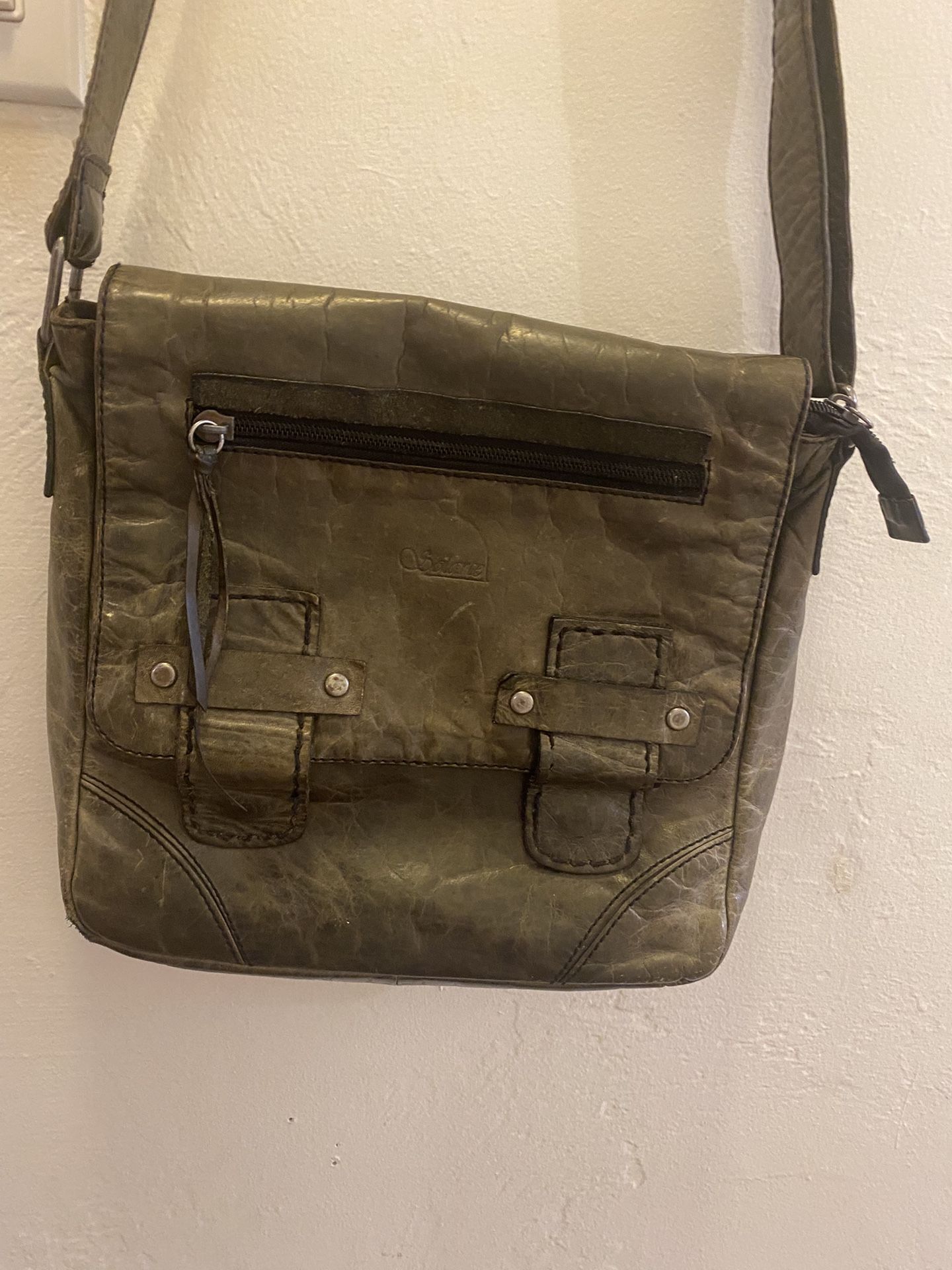 Genuine leather handbag, green color, brand leathers solarte