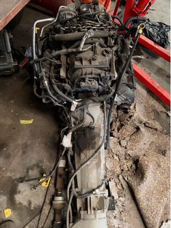 ram 1500 Hemi 5.7 motor and transmission