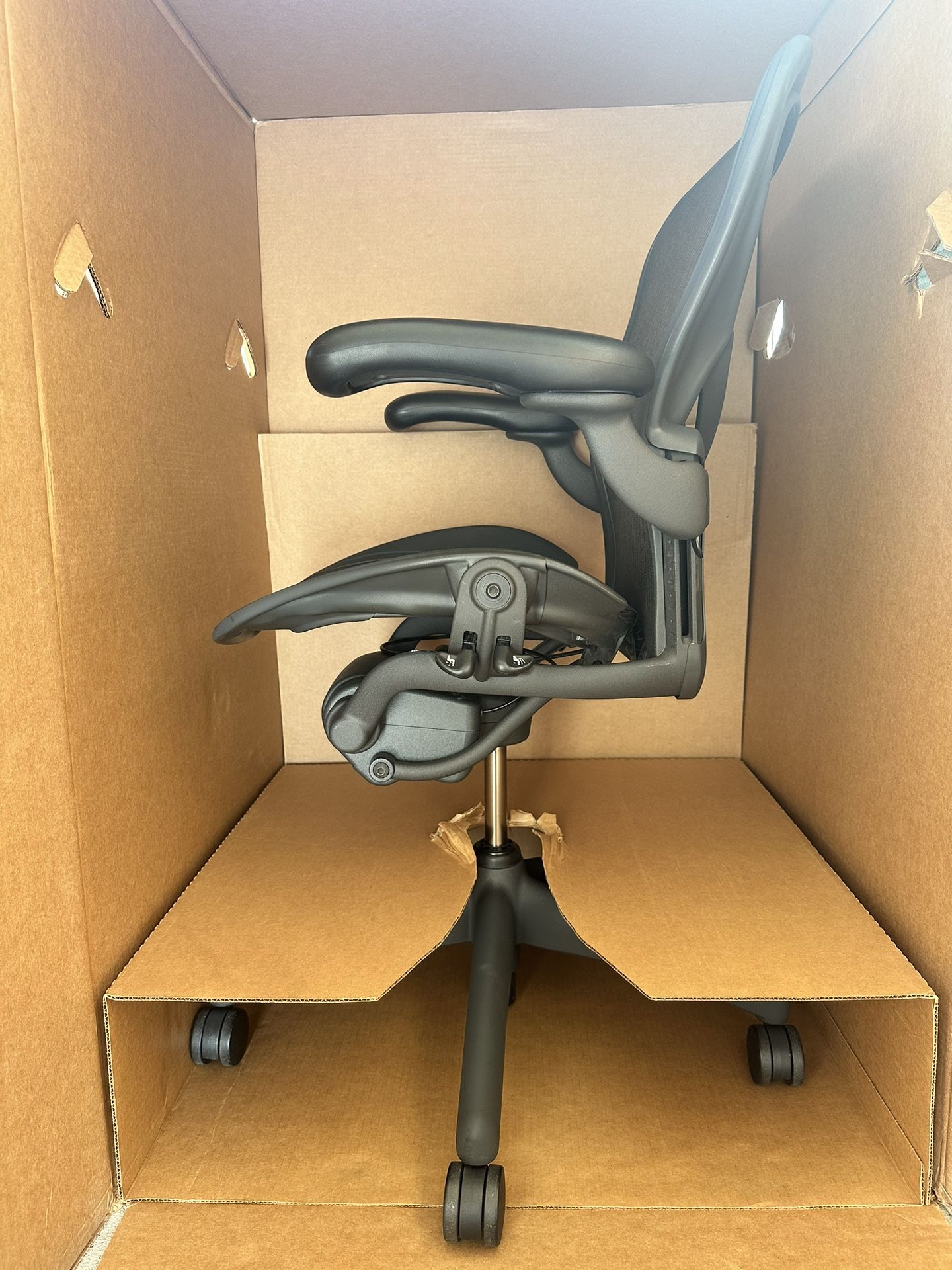 HERMAN MILLER AERON CLASSIC SIZE B POSTURE FIT SUPPORT