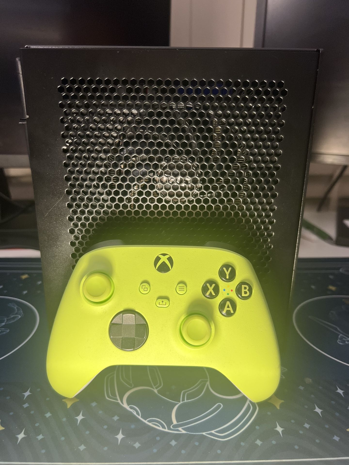  Mini Gaming PC With Wireless Gaming Keyboard And Portable Gaming Monitor