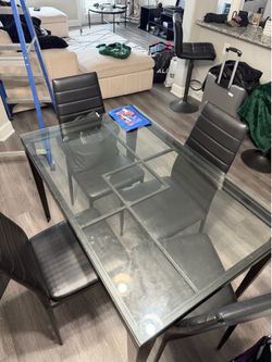 Dining table w/chairs