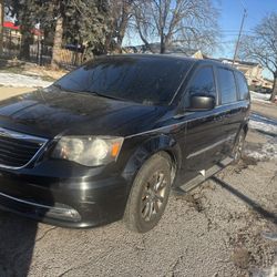 2015 Chrysler Town And Country 