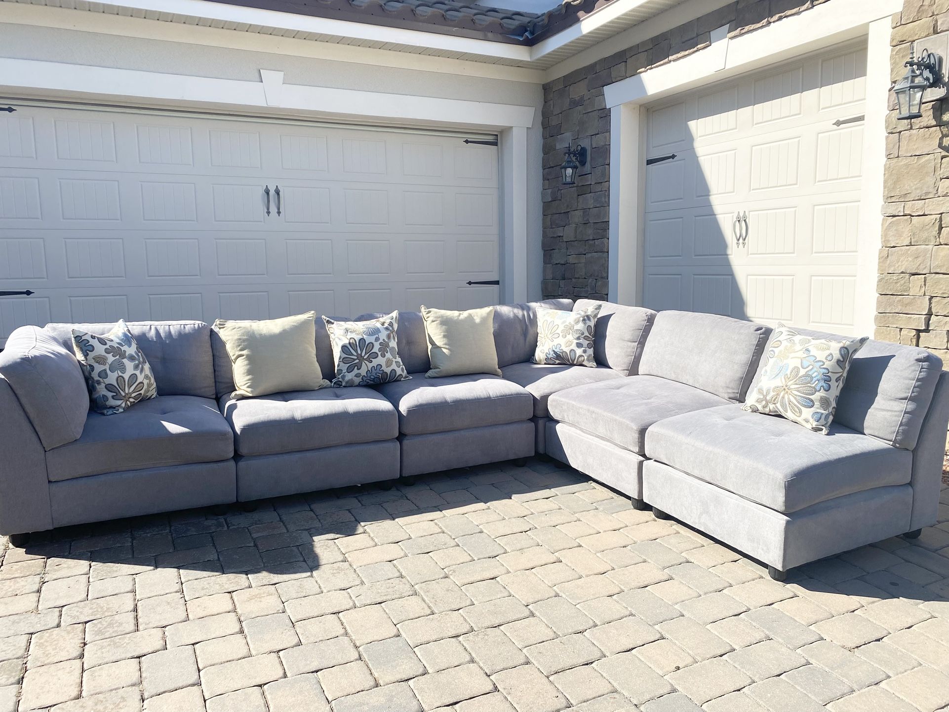 Gorgeous Modular Sectional Couch 