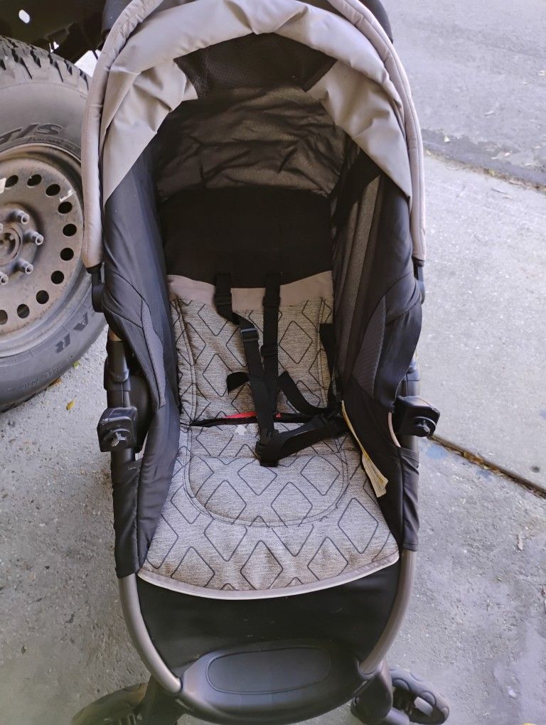 Graco Stroller Missing The Tray. Taking Offers