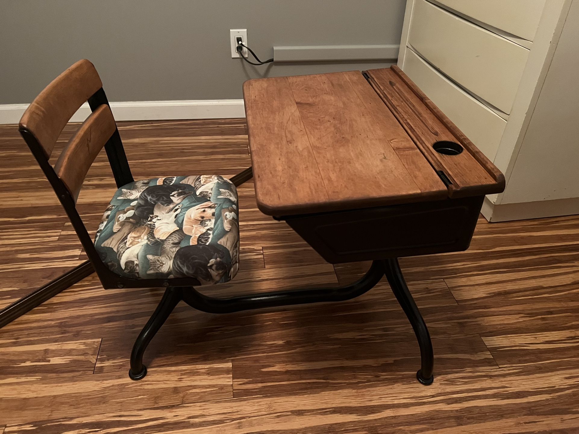 Vintage Toddler Small Child Kids School Desk Table Swivel Chair
