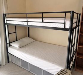 Bunk bed with mattress