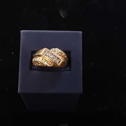 Women's Ring - Yellow Gold 10k (.417) 7.7 grams Size 8