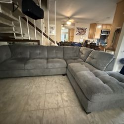 2piece Grey Sectional —like New!!!