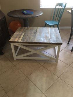 Beautiful farmhouse coffee table