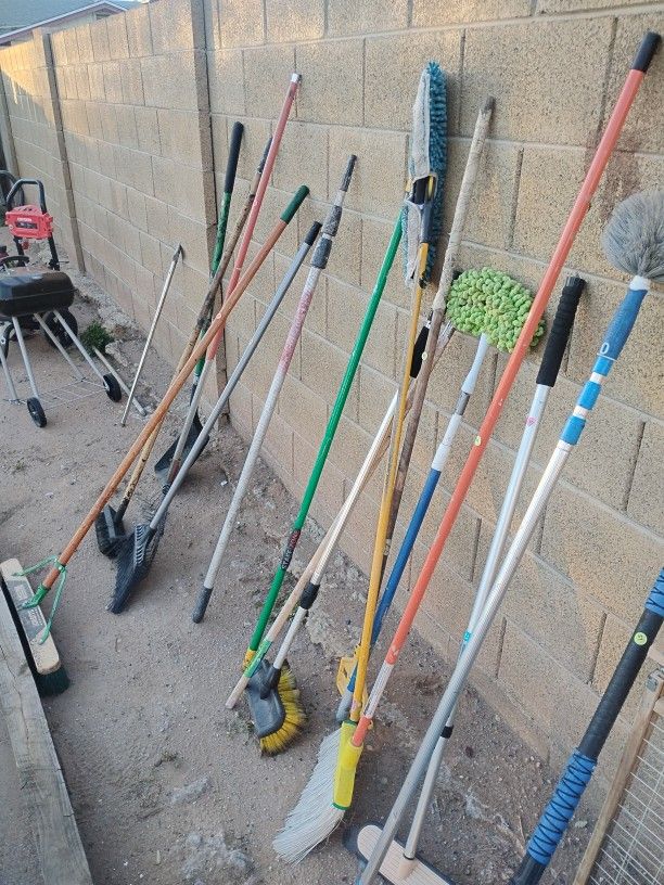 Brooms Rake Shovels Push Brooms Sweepers Scrubbers